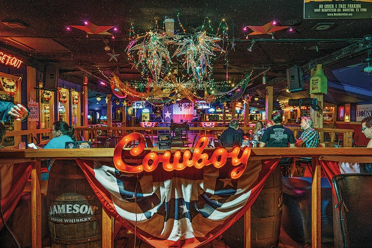 Austin's Honky-Tonk Haven: Unveiling the Top 3 Country Bars and Clubs