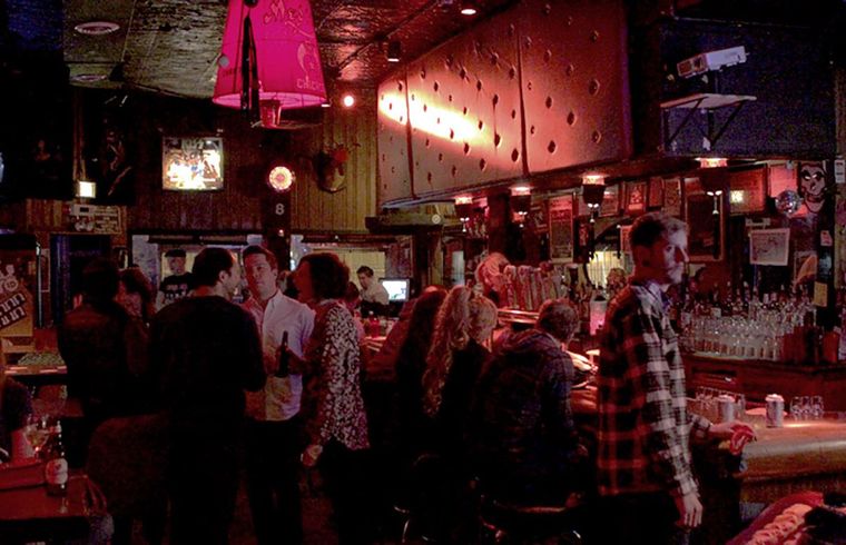 Chicago's Top Nightclubs and Bars for College Students: A Student's Guide to the Best Hangouts