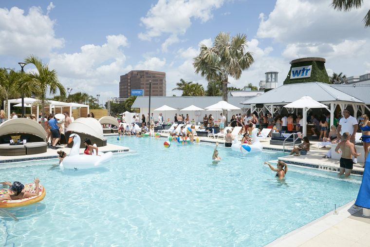 Tampa's Poolside Panache: A Dive into the Top Pool Bars