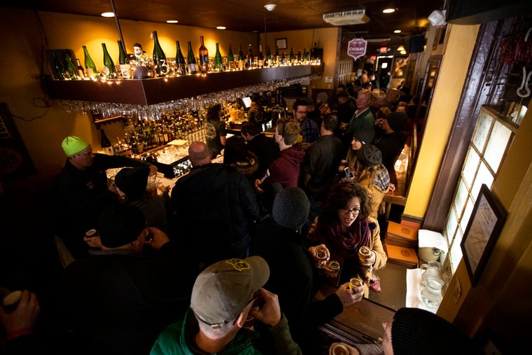 From Textbooks to Taps: Your Guide to Philly's Top College Bars